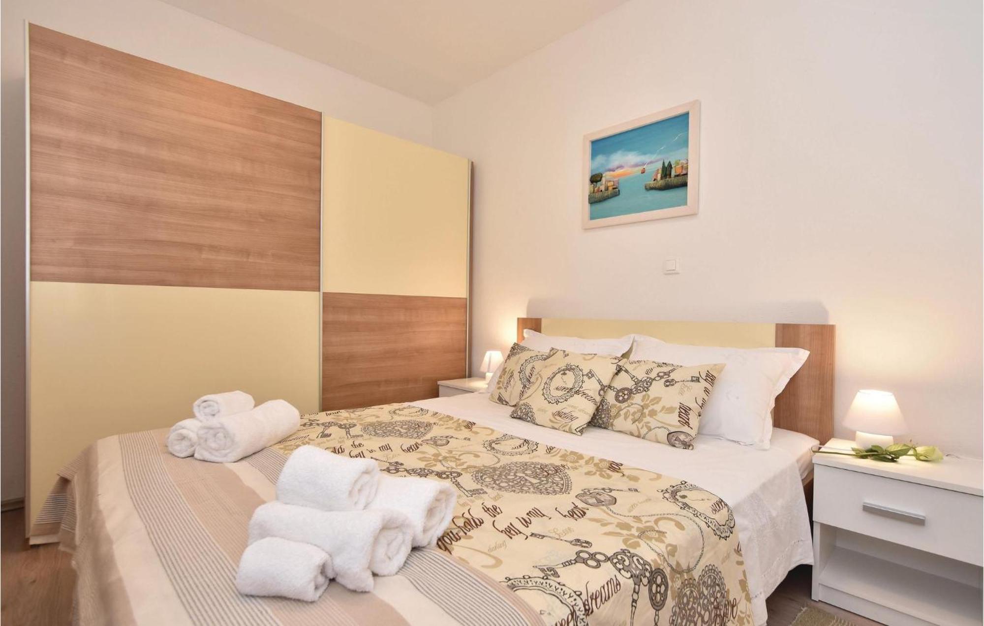 Lovely Home In Split With Jacuzzi Bagian luar foto