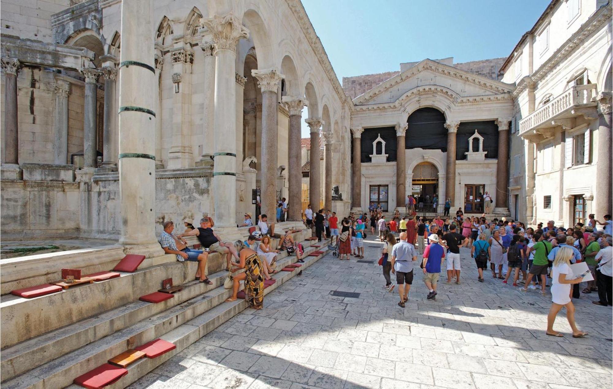 Lovely Home In Split With Jacuzzi Bagian luar foto