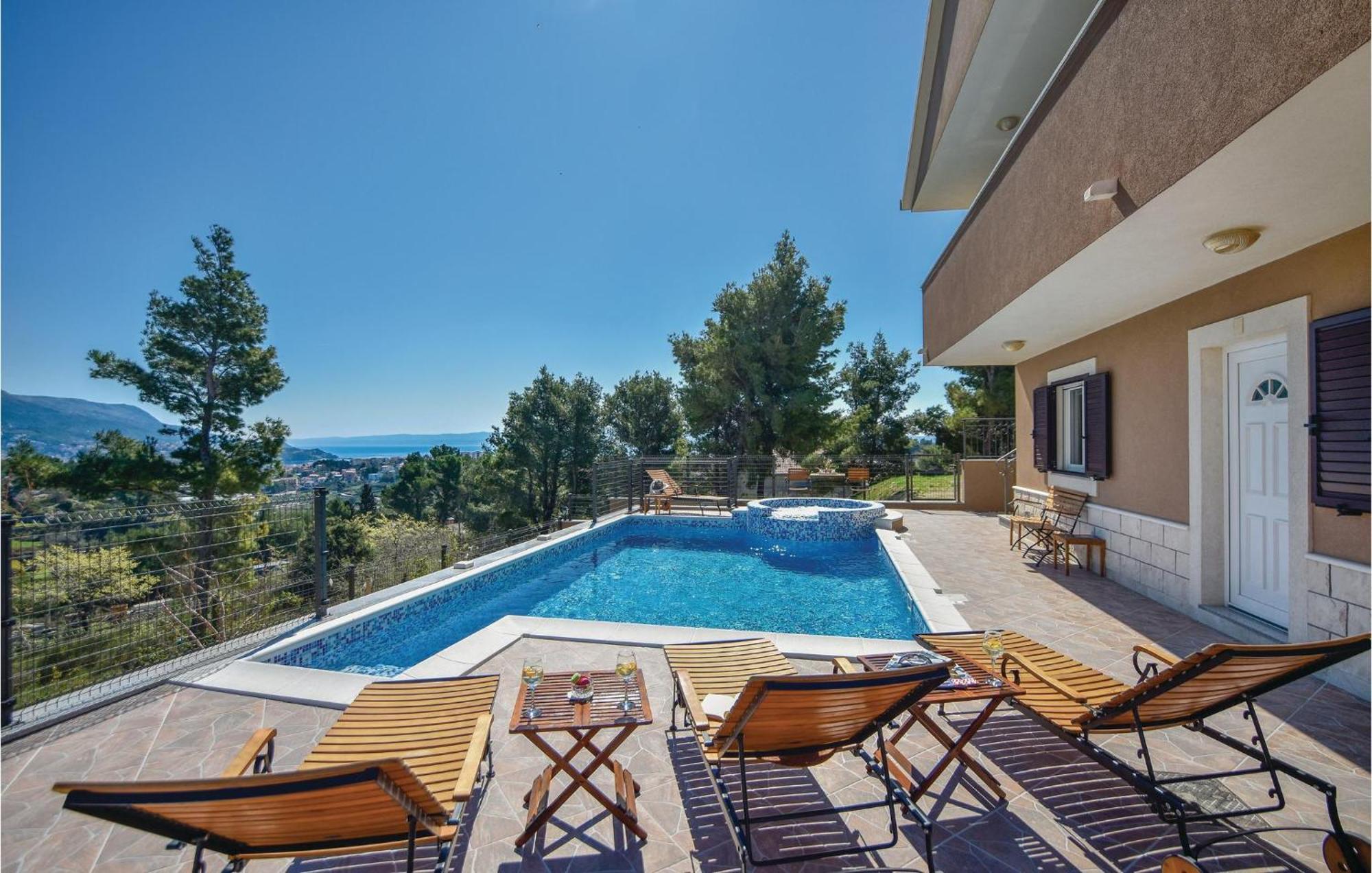 Lovely Home In Split With Jacuzzi Bagian luar foto