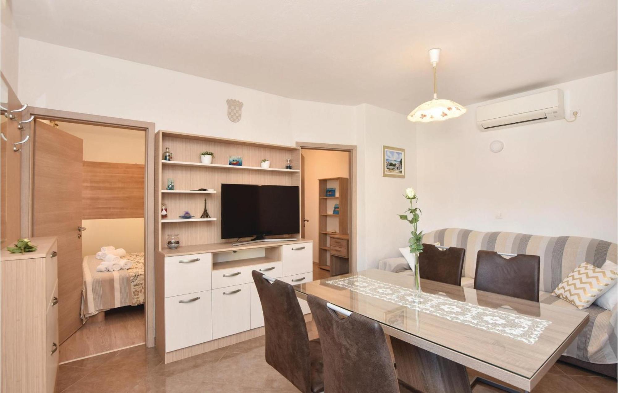 Lovely Home In Split With Jacuzzi Bagian luar foto