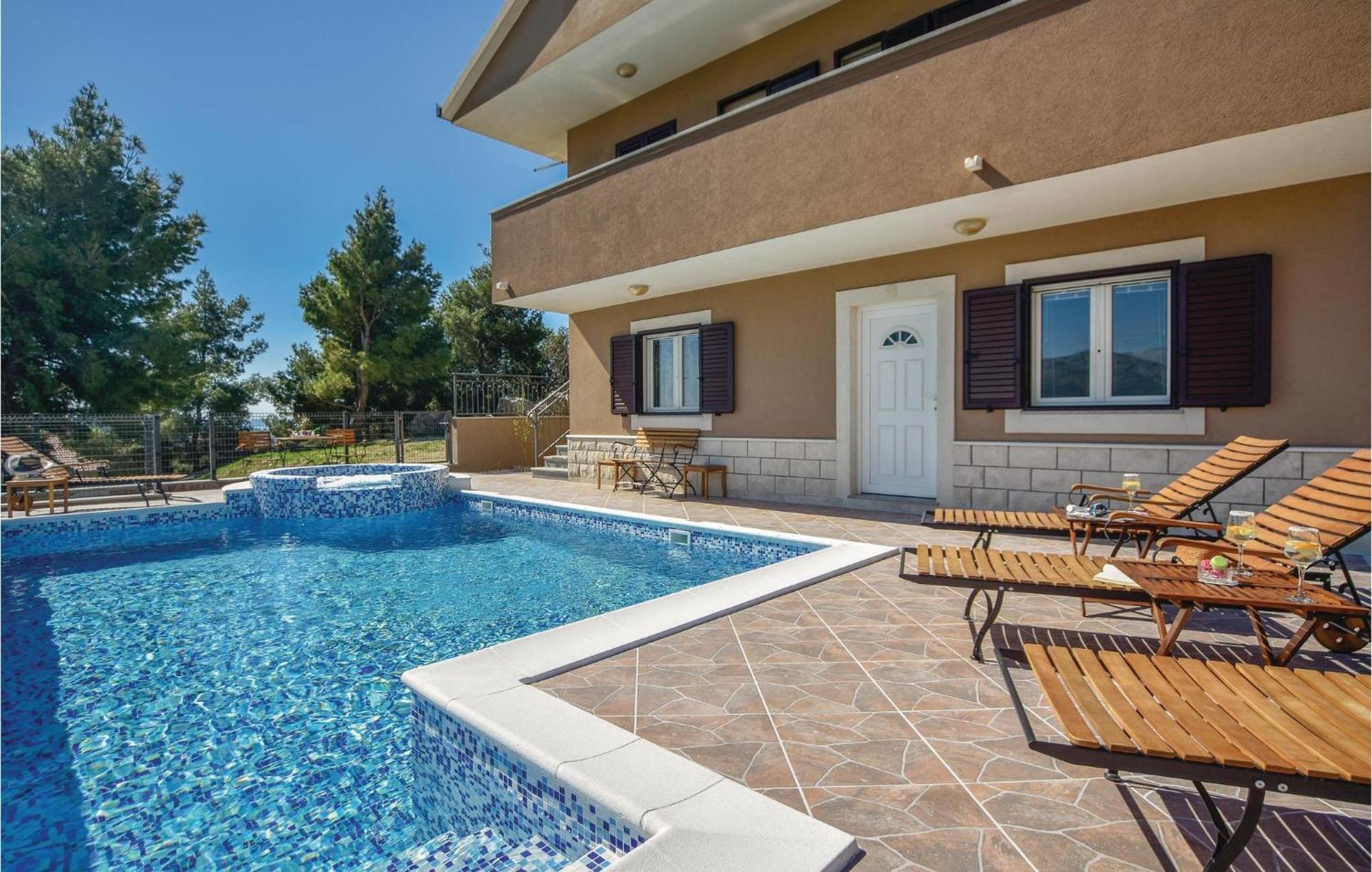 Lovely Home In Split With Jacuzzi Bagian luar foto
