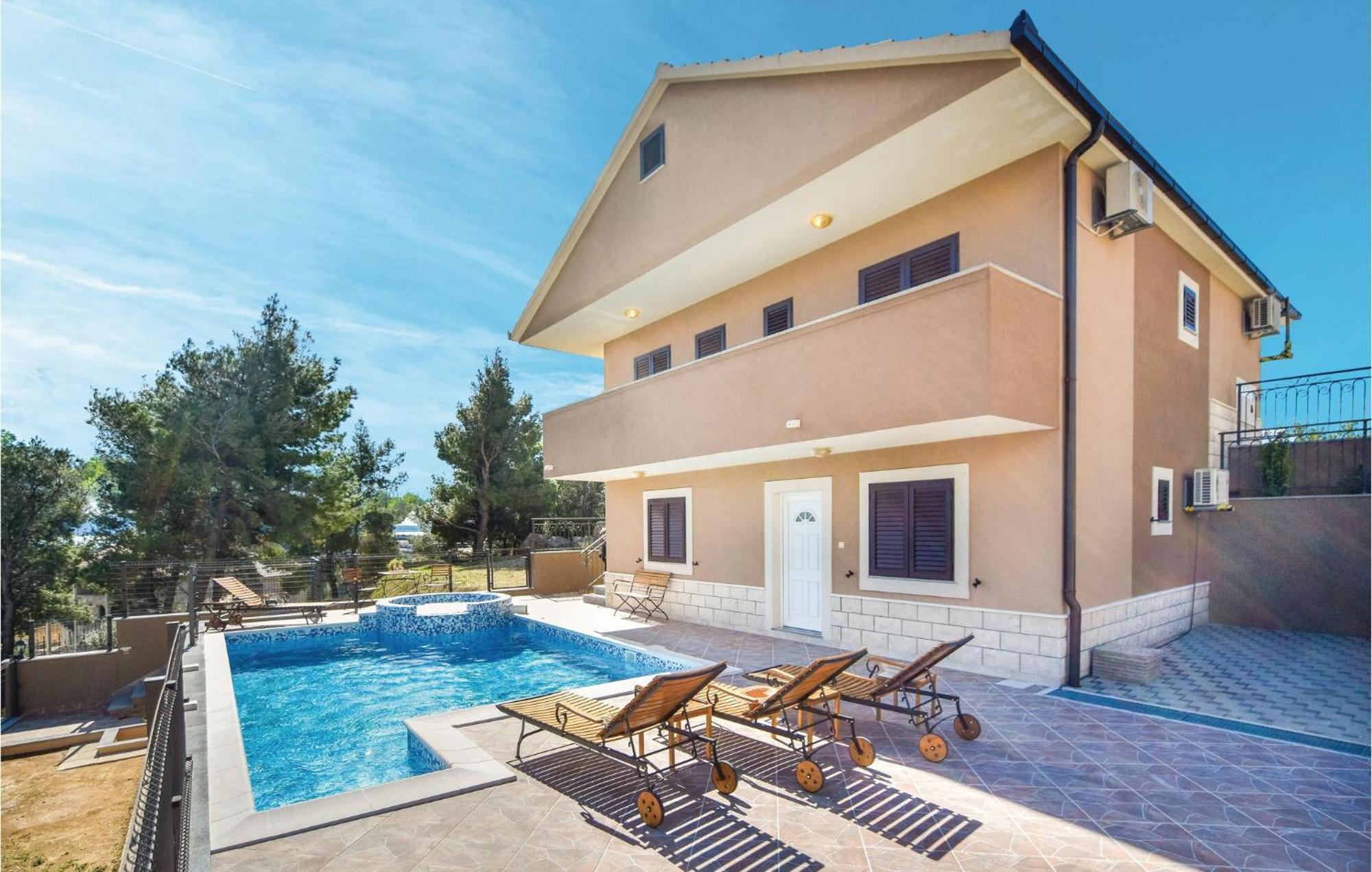 Lovely Home In Split With Jacuzzi Bagian luar foto