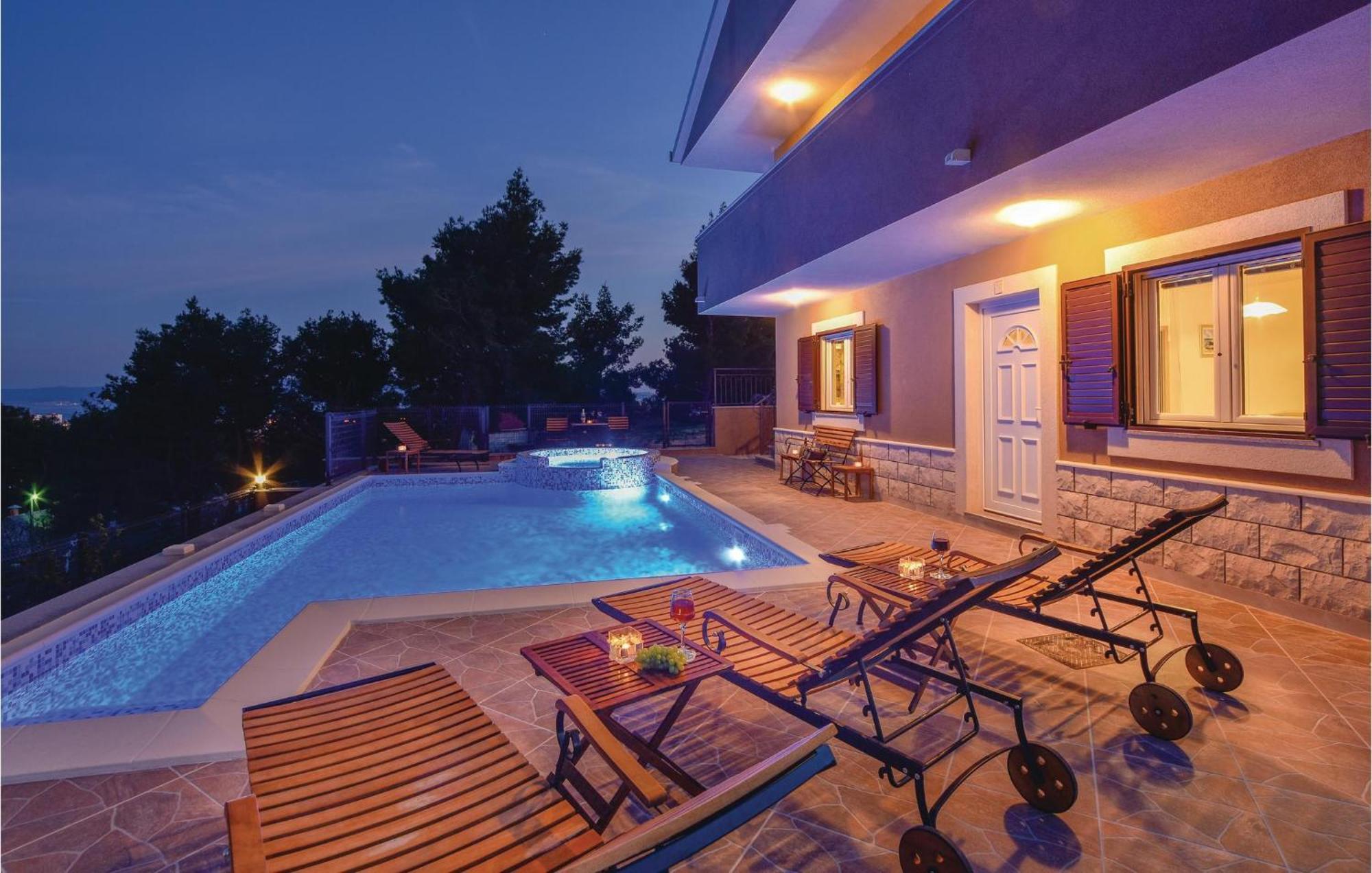 Lovely Home In Split With Jacuzzi Bagian luar foto