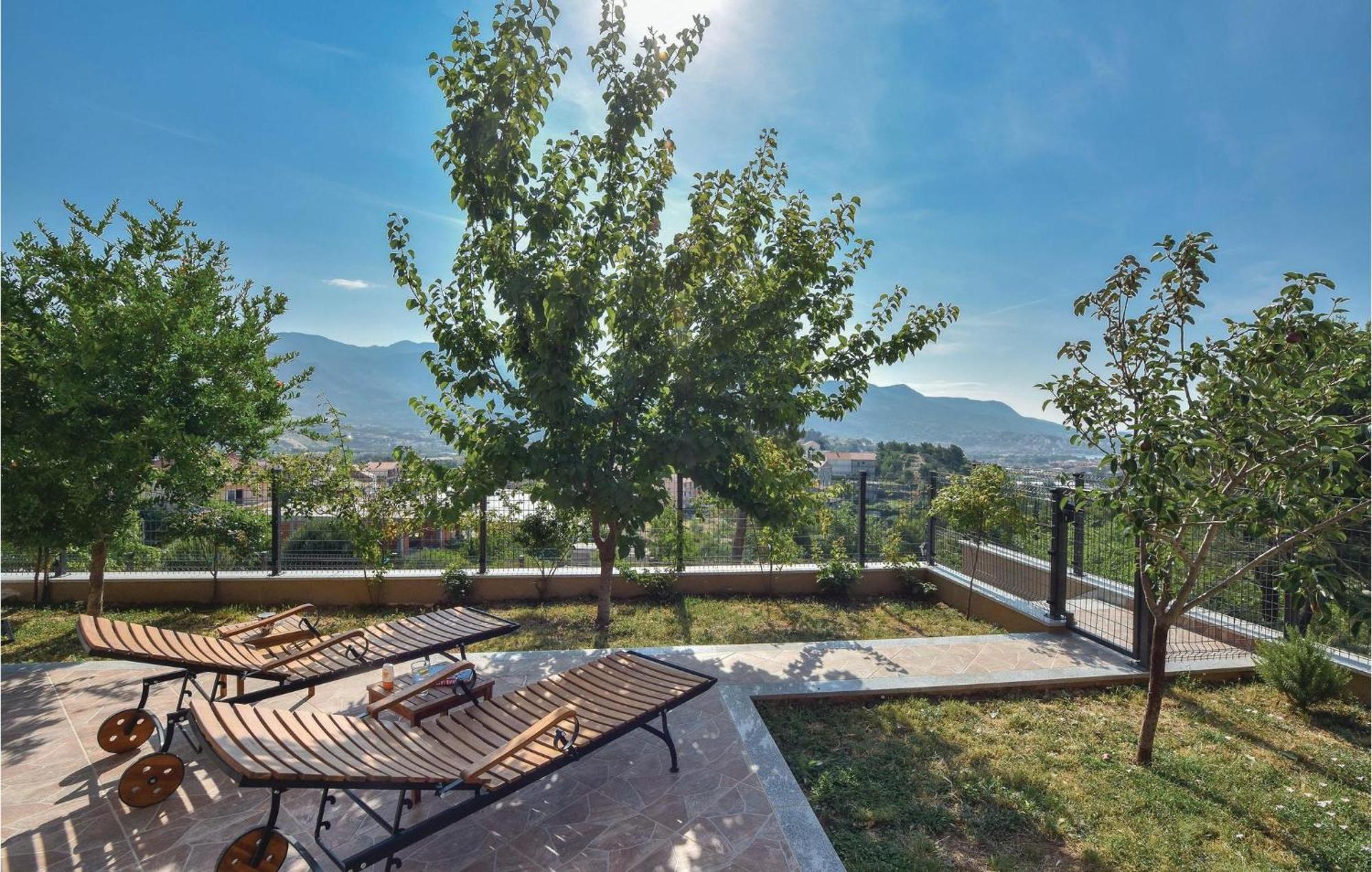 Lovely Home In Split With Jacuzzi Bagian luar foto
