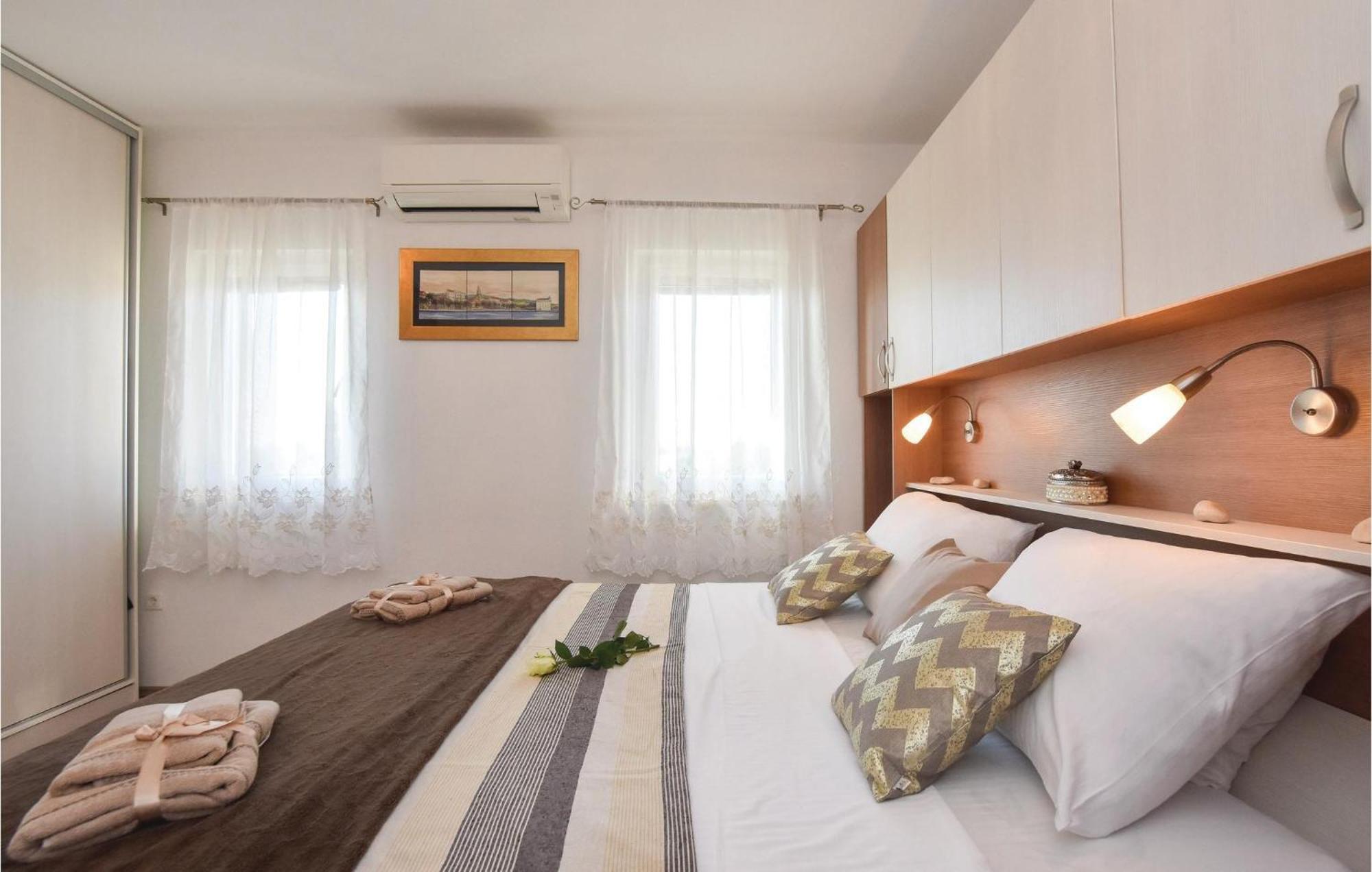 Lovely Home In Split With Jacuzzi Bagian luar foto